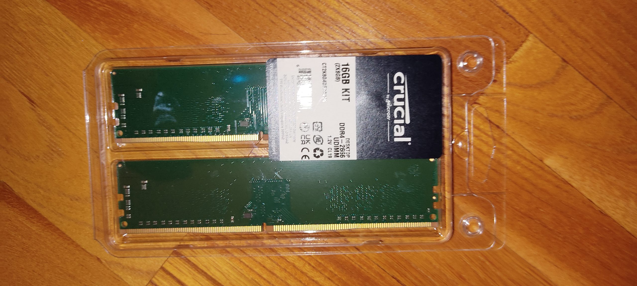 自作パソコン　メモリー購入(8GB x 2枚)